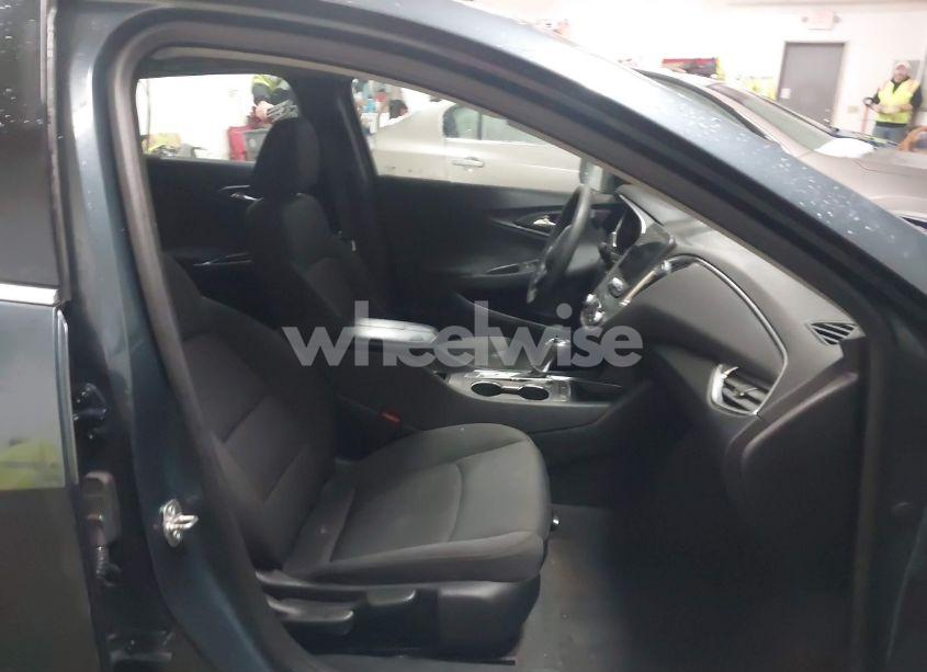 Photo 5 of 2020 Chevrolet Malibu FWD LT (VIN 1G1ZD5ST9LF075130)