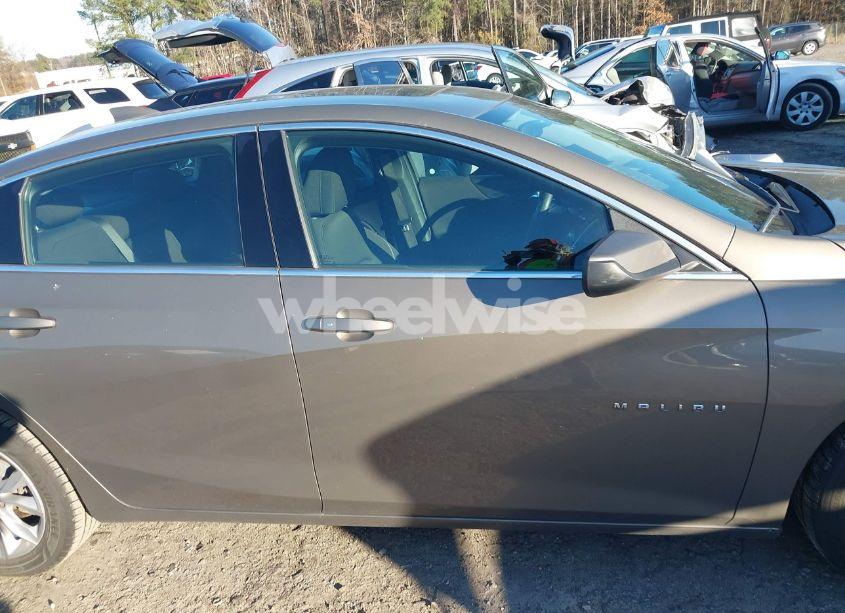 Photo 13 of 2020 Chevrolet Malibu FWD LT (VIN 1G1ZD5ST9LF090811)
