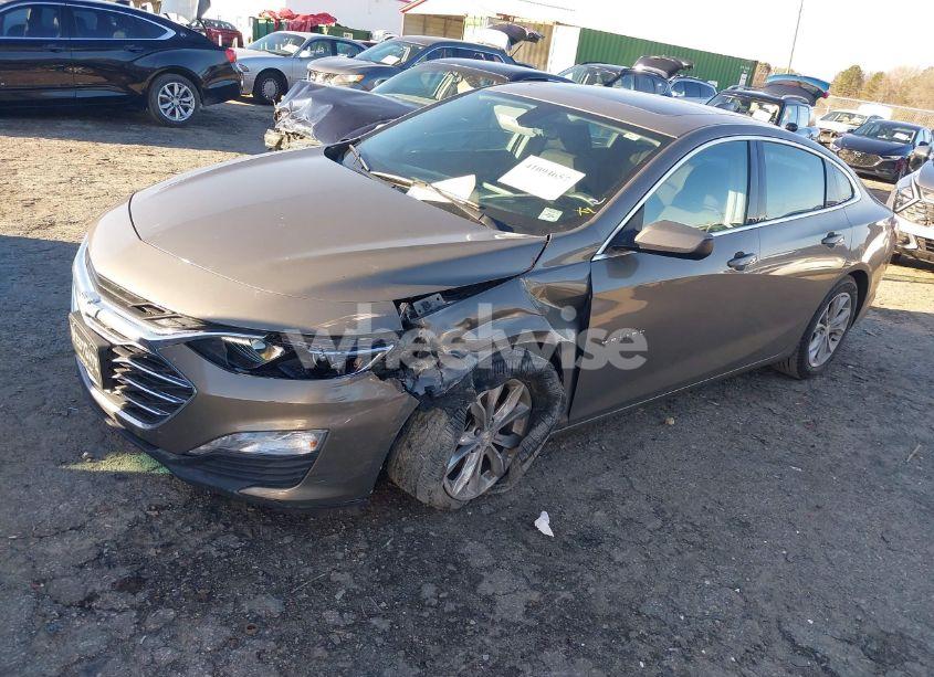 Photo 2 of 2020 Chevrolet Malibu FWD LT (VIN 1G1ZD5ST9LF090811)