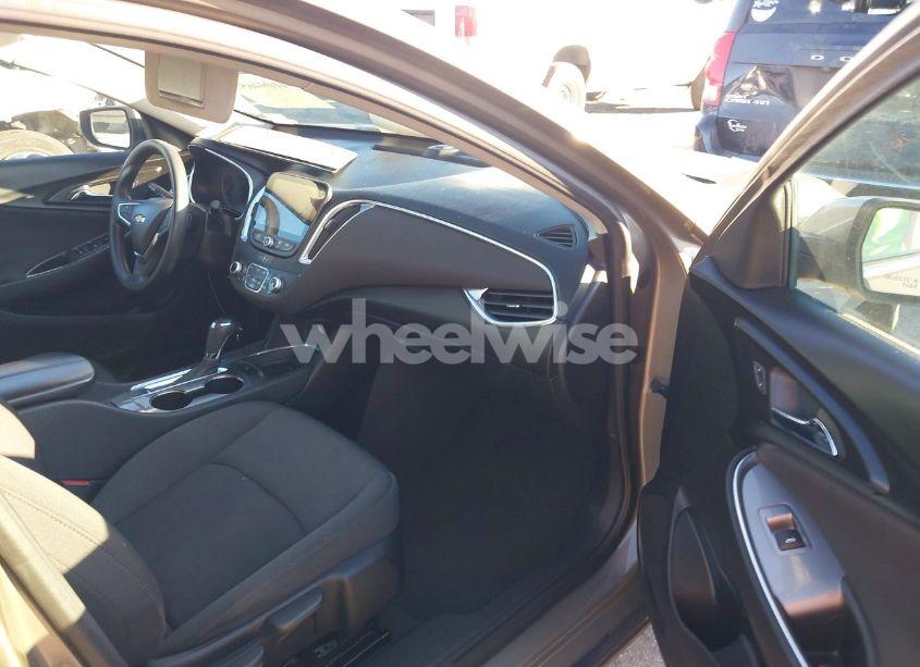 Photo 5 of 2020 Chevrolet Malibu FWD LT (VIN 1G1ZD5ST9LF090811)