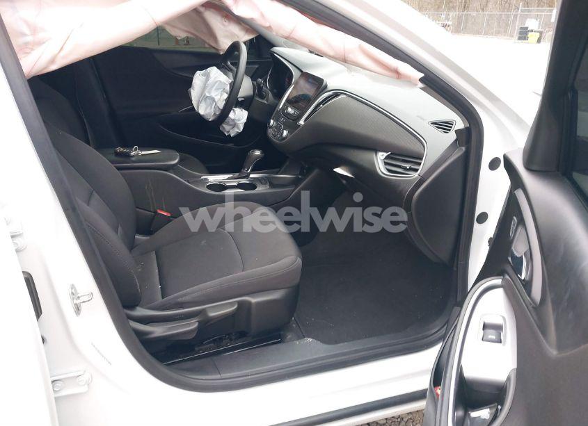 Photo 5 of 2020 Chevrolet Malibu FWD LT (VIN 1G1ZD5ST9LF095278)