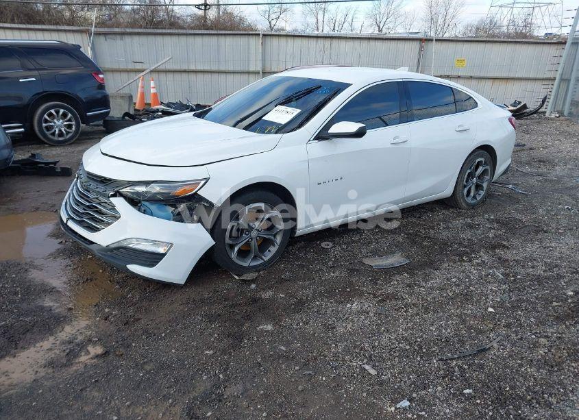 Photo 2 of 2021 Chevrolet Malibu FWD LT (VIN 1G1ZD5ST9MF004527)