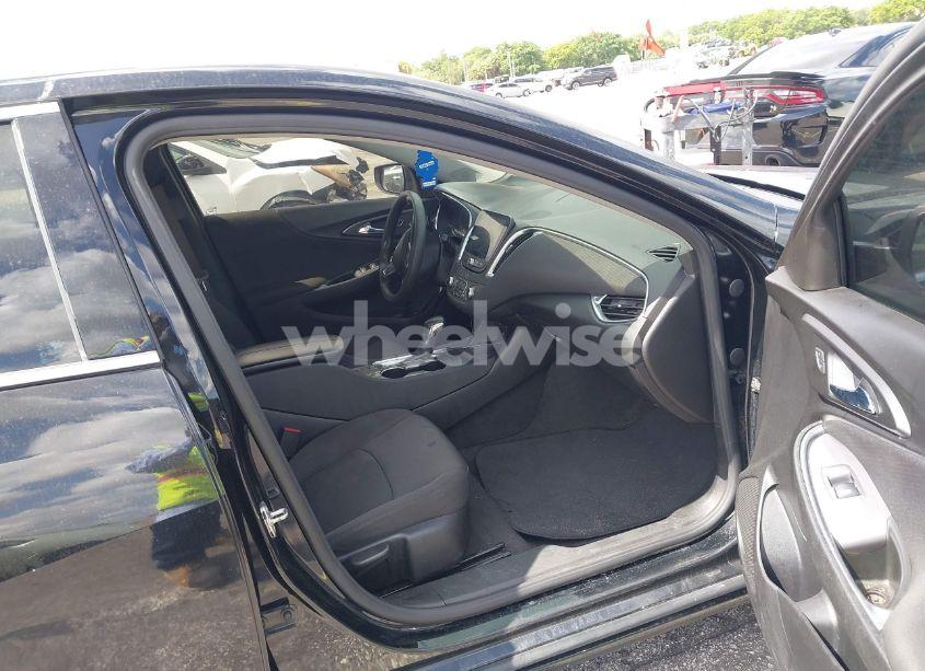 Photo 5 of 2021 Chevrolet Malibu FWD LT (VIN 1G1ZD5ST9MF010411)