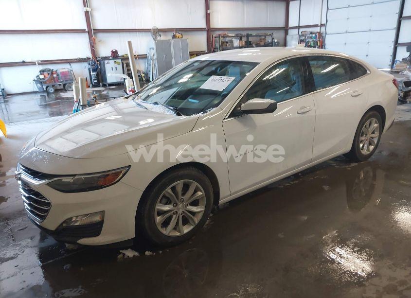 Photo 2 of 2021 Chevrolet Malibu FWD LT (VIN 1G1ZD5ST9MF012255)