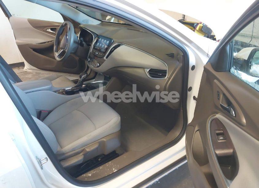 Photo 5 of 2021 Chevrolet Malibu FWD LT (VIN 1G1ZD5ST9MF012255)