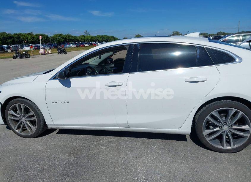 Photo 14 of 2021 Chevrolet Malibu FWD LT (VIN 1G1ZD5ST9MF015611)