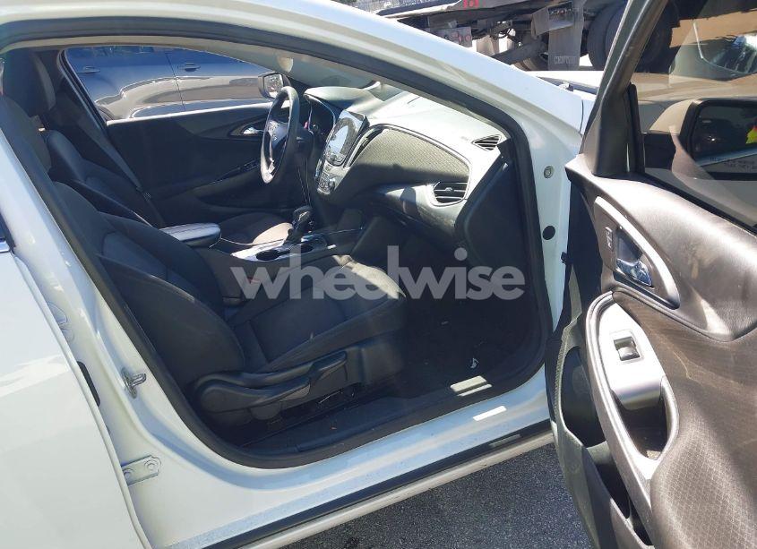 Photo 5 of 2021 Chevrolet Malibu FWD LT (VIN 1G1ZD5ST9MF015611)