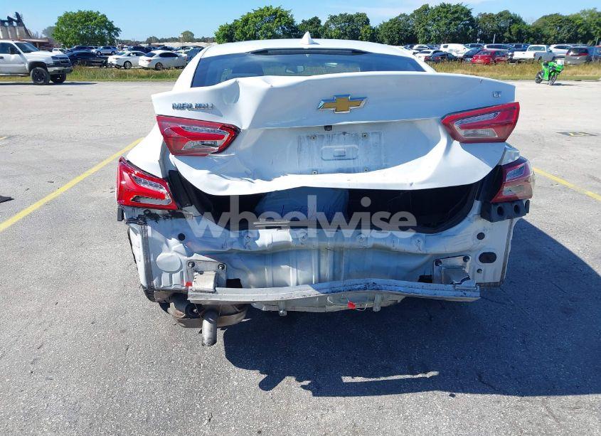 Photo 6 of 2021 Chevrolet Malibu FWD LT (VIN 1G1ZD5ST9MF015611)
