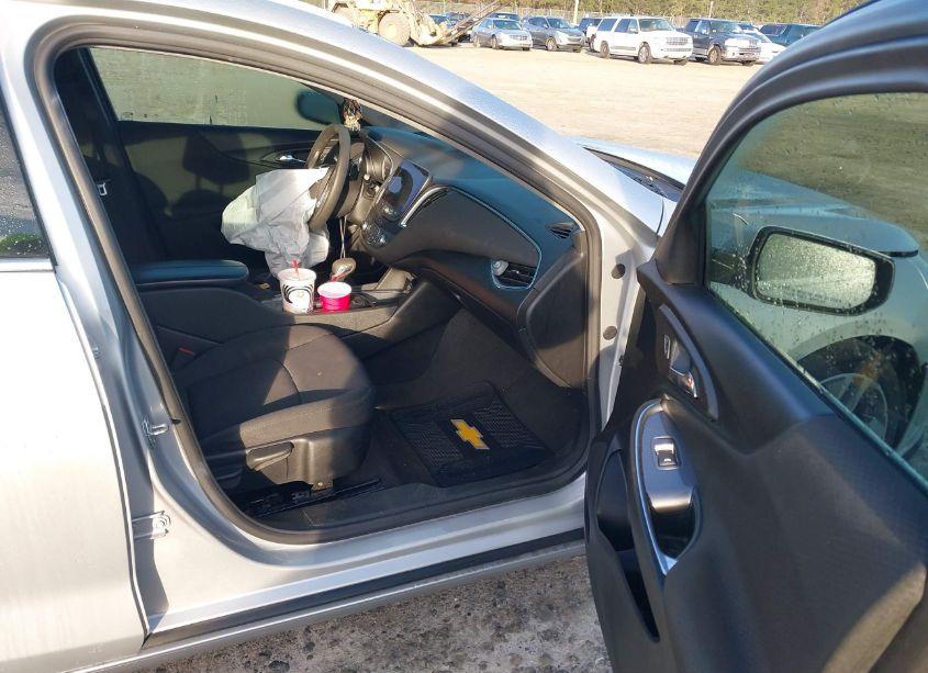 Photo 5 of 2021 Chevrolet Malibu FWD LT (VIN 1G1ZD5ST9MF016239)