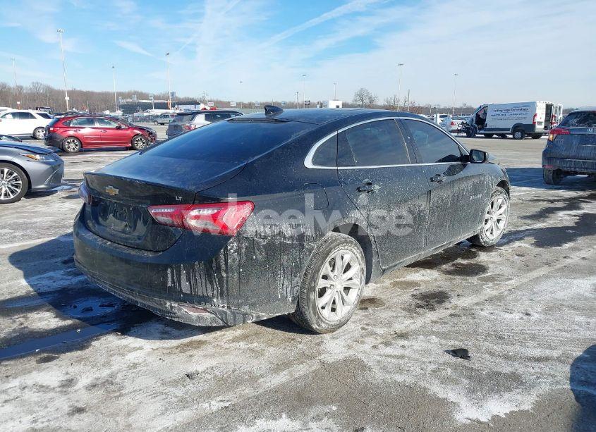 Photo 4 of 2022 Chevrolet Malibu FWD LT (VIN 1G1ZD5ST9NF175909)