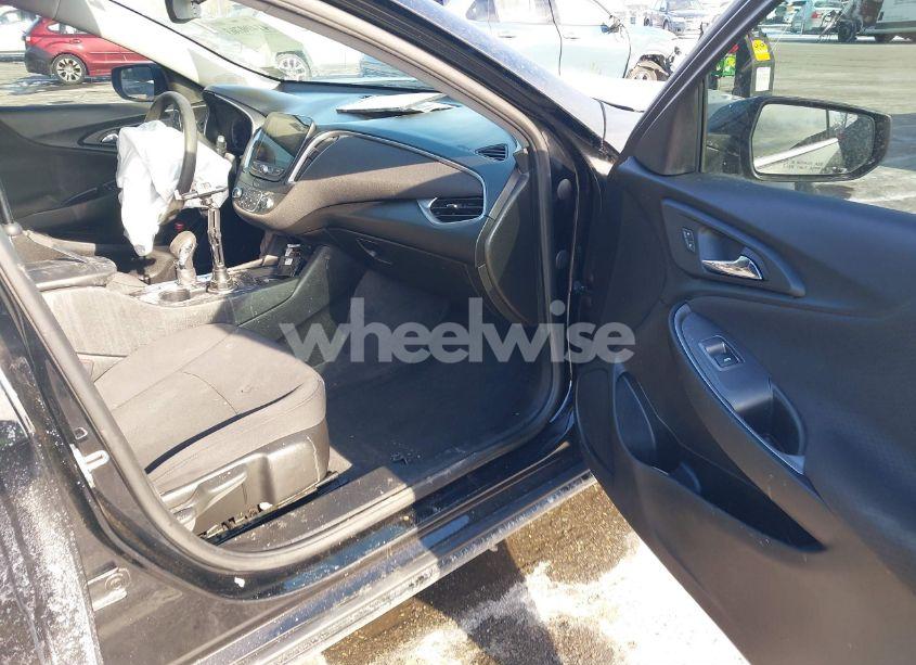 Photo 5 of 2022 Chevrolet Malibu FWD LT (VIN 1G1ZD5ST9NF175909)