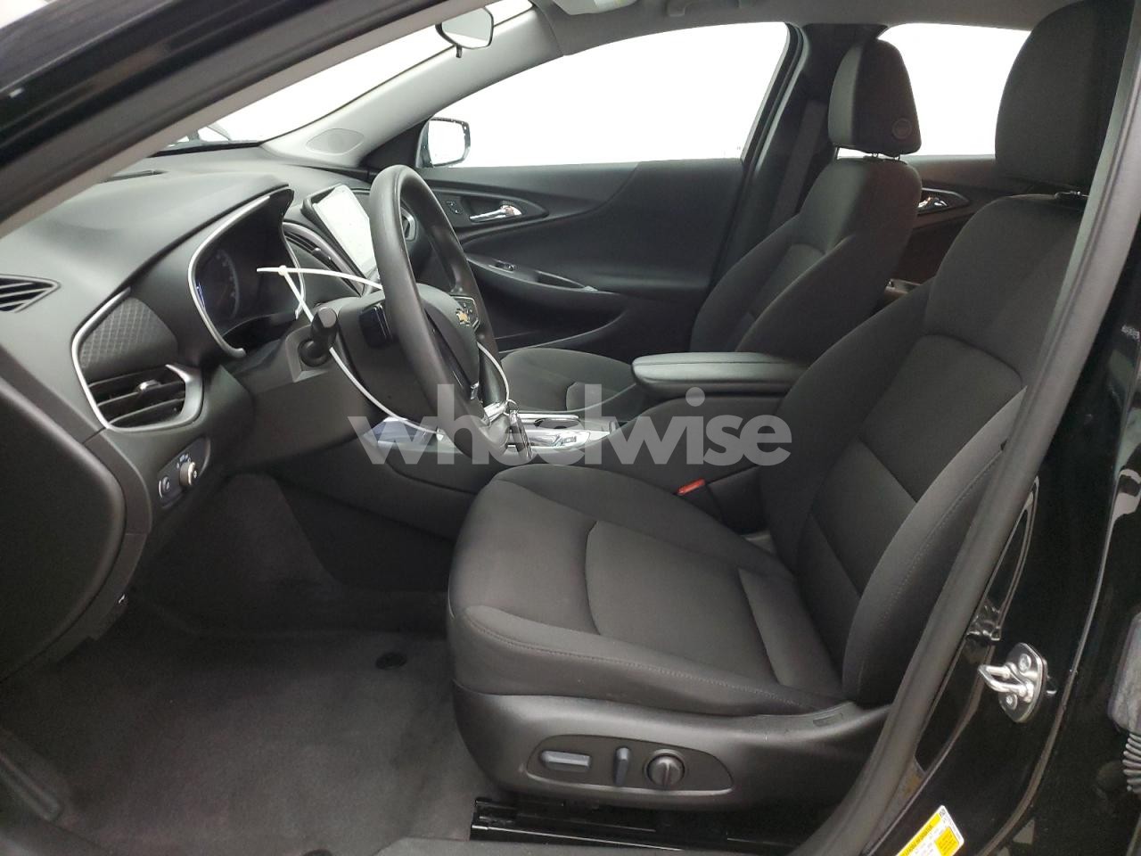 Photo 7 of 2025 CHEVROLET MALIBU LT (VIN 1G1ZD5ST9SF108982)