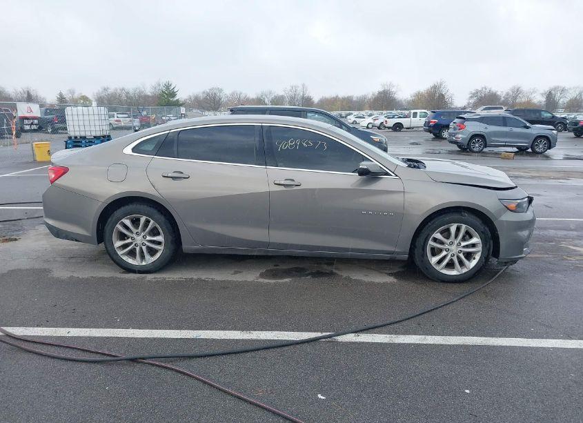 Photo 12 of 2018 Chevrolet Malibu LT (VIN 1G1ZD5STXJF109136)