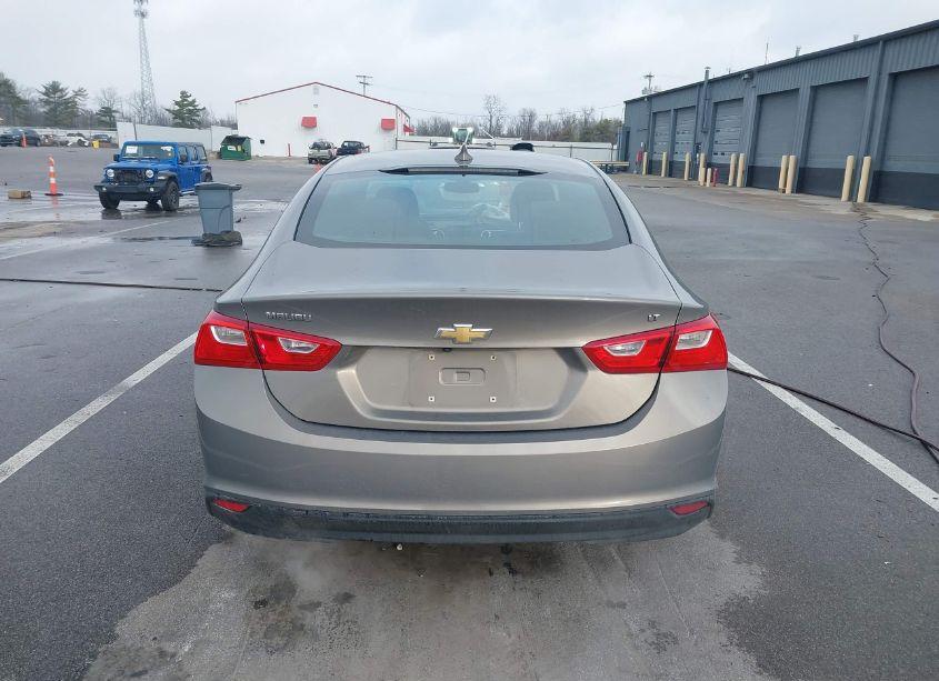 Photo 15 of 2018 Chevrolet Malibu LT (VIN 1G1ZD5STXJF109136)