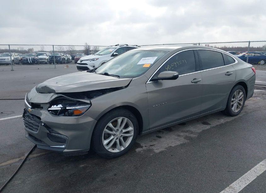 Photo 2 of 2018 Chevrolet Malibu LT (VIN 1G1ZD5STXJF109136)