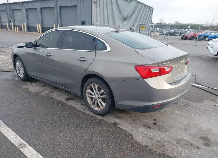 Photo 3 of 2018 Chevrolet Malibu LT (VIN 1G1ZD5STXJF109136)