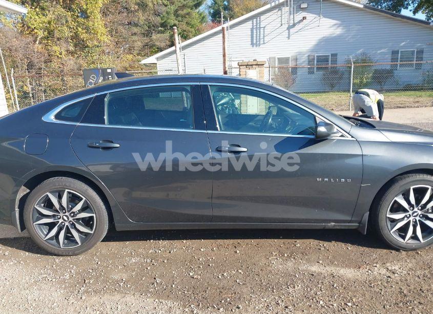 Photo 13 of 2018 Chevrolet Malibu LT (VIN 1G1ZD5STXJF109752)
