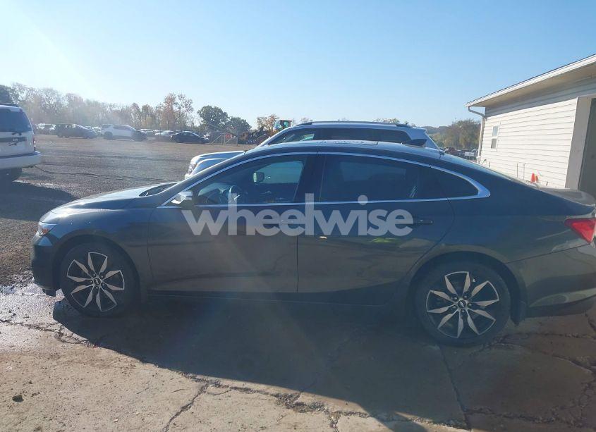 Photo 14 of 2018 Chevrolet Malibu LT (VIN 1G1ZD5STXJF109752)