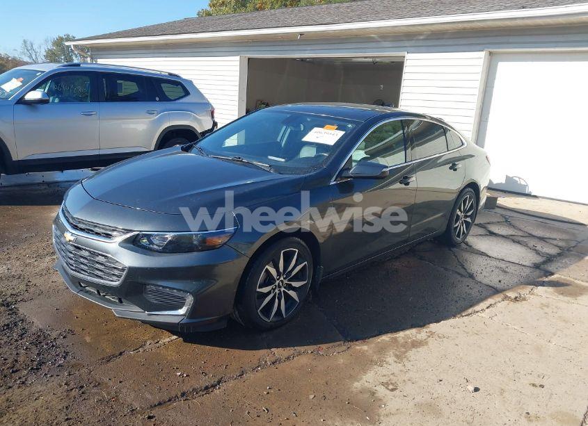 Photo 2 of 2018 Chevrolet Malibu LT (VIN 1G1ZD5STXJF109752)