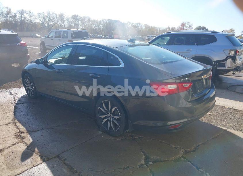 Photo 3 of 2018 Chevrolet Malibu LT (VIN 1G1ZD5STXJF109752)