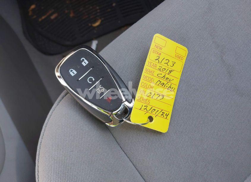 Photo 11 of 2018 Chevrolet Malibu LT (VIN 1G1ZD5STXJF110173)