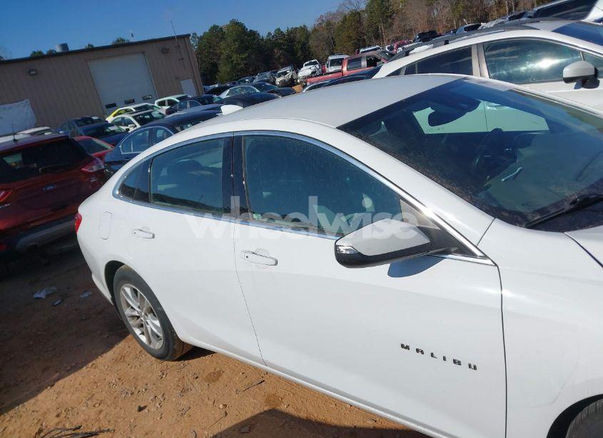 Photo 13 of 2018 Chevrolet Malibu LT (VIN 1G1ZD5STXJF110173)