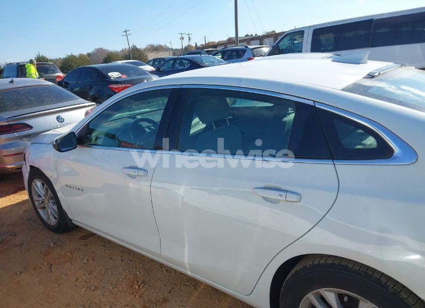 Photo 14 of 2018 Chevrolet Malibu LT (VIN 1G1ZD5STXJF110173)
