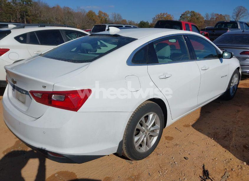 Photo 4 of 2018 Chevrolet Malibu LT (VIN 1G1ZD5STXJF110173)