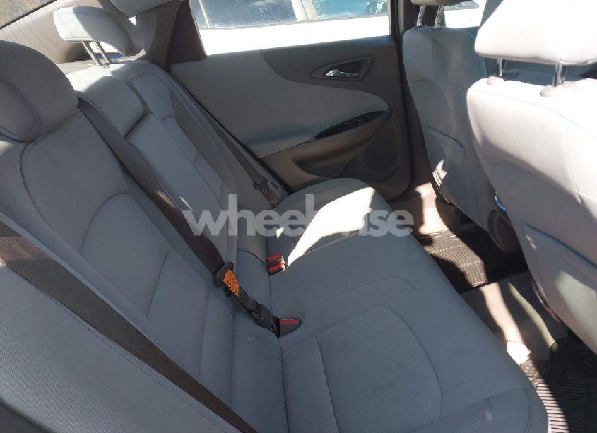 Photo 8 of 2018 Chevrolet Malibu LT (VIN 1G1ZD5STXJF110173)