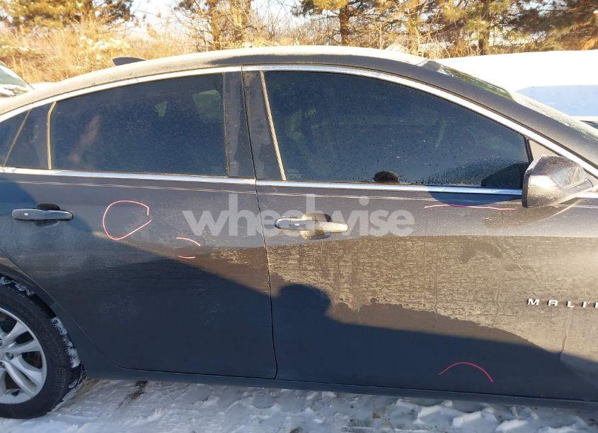 Photo 14 of 2018 Chevrolet Malibu LT (VIN 1G1ZD5STXJF110903)