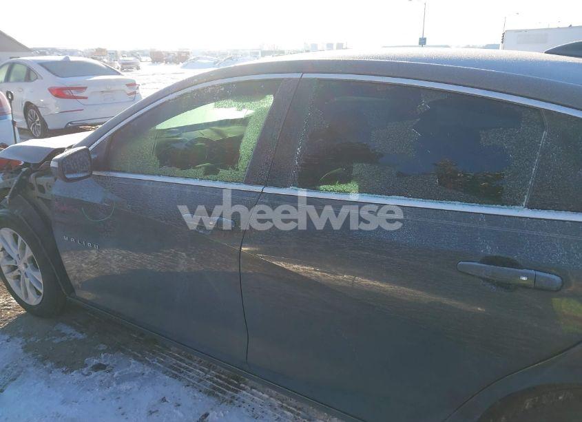 Photo 15 of 2018 Chevrolet Malibu LT (VIN 1G1ZD5STXJF110903)