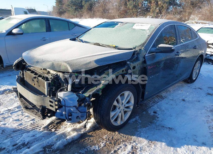 Photo 2 of 2018 Chevrolet Malibu LT (VIN 1G1ZD5STXJF110903)