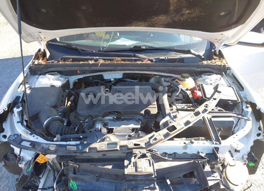 Photo 10 of 2018 Chevrolet Malibu LT (VIN 1G1ZD5STXJF121769)