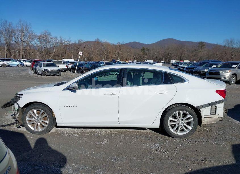 Photo 15 of 2018 Chevrolet Malibu LT (VIN 1G1ZD5STXJF121769)
