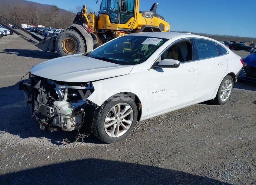 Photo 2 of 2018 Chevrolet Malibu LT (VIN 1G1ZD5STXJF121769)