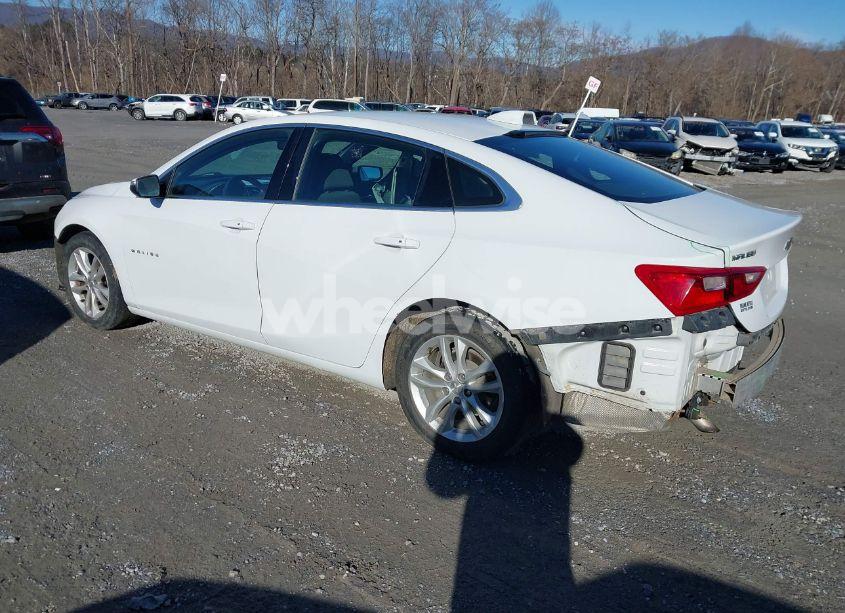 Photo 3 of 2018 Chevrolet Malibu LT (VIN 1G1ZD5STXJF121769)