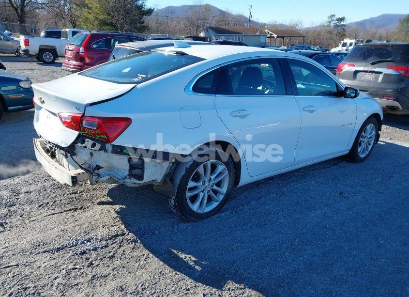 Photo 4 of 2018 Chevrolet Malibu LT (VIN 1G1ZD5STXJF121769)