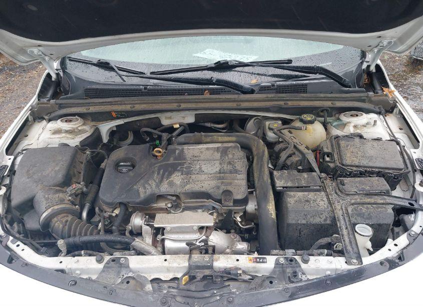 Photo 10 of 2018 Chevrolet Malibu LT (VIN 1G1ZD5STXJF124123)