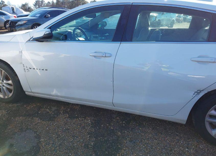 Photo 13 of 2018 Chevrolet Malibu LT (VIN 1G1ZD5STXJF124123)