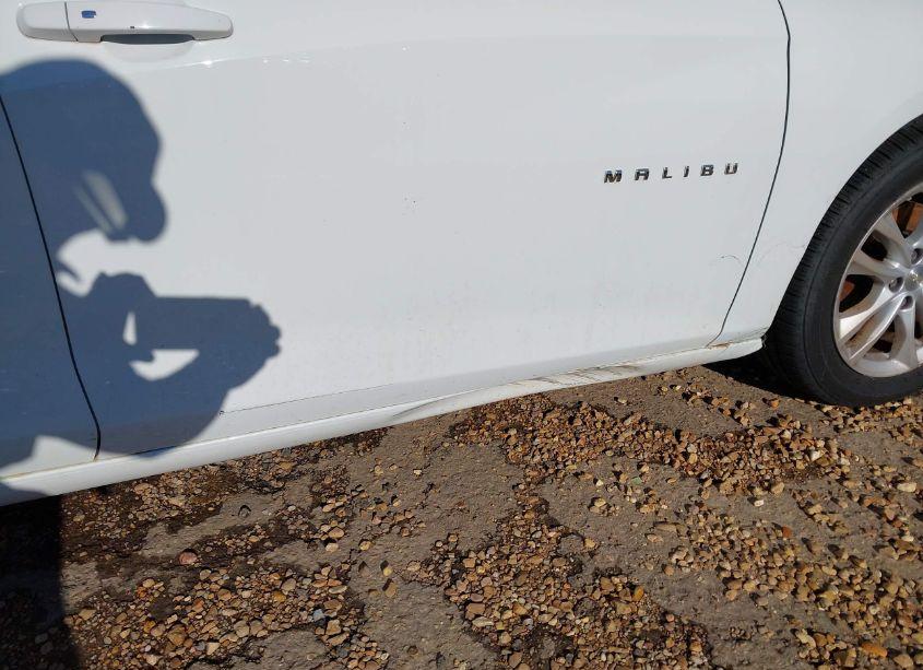 Photo 16 of 2018 Chevrolet Malibu LT (VIN 1G1ZD5STXJF124123)