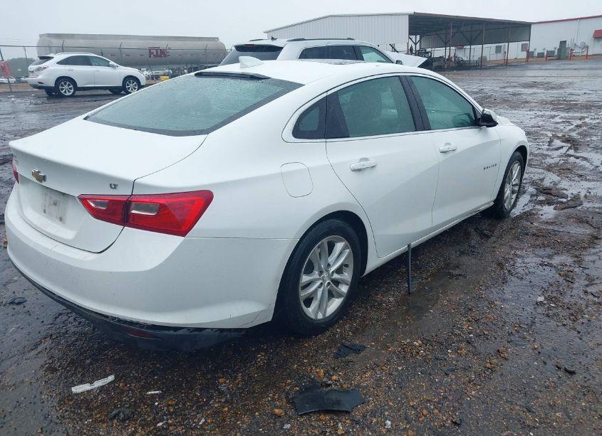 Photo 4 of 2018 Chevrolet Malibu LT (VIN 1G1ZD5STXJF124123)