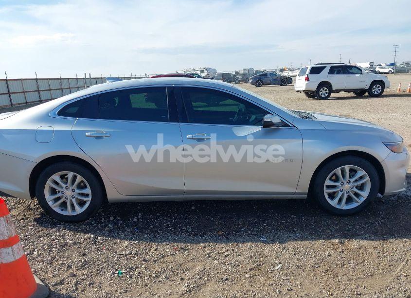 Photo 13 of 2018 Chevrolet Malibu LT (VIN 1G1ZD5STXJF129810)