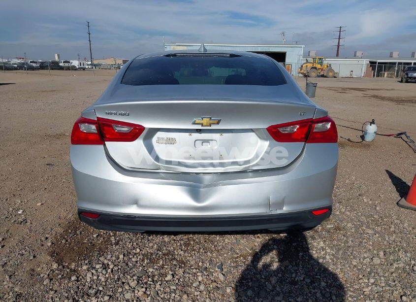 Photo 16 of 2018 Chevrolet Malibu LT (VIN 1G1ZD5STXJF129810)