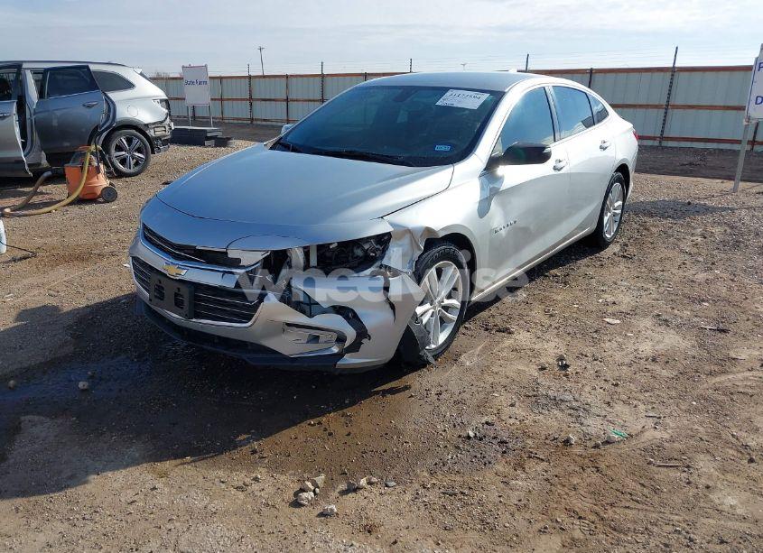 Photo 2 of 2018 Chevrolet Malibu LT (VIN 1G1ZD5STXJF129810)