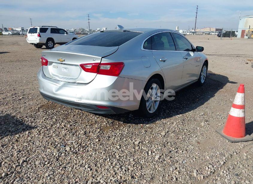 Photo 4 of 2018 Chevrolet Malibu LT (VIN 1G1ZD5STXJF129810)