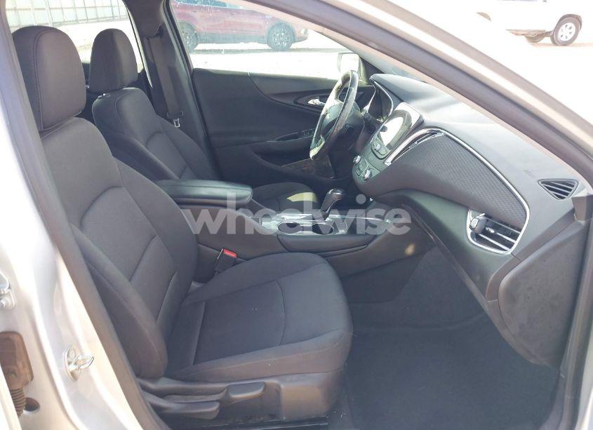 Photo 5 of 2018 Chevrolet Malibu LT (VIN 1G1ZD5STXJF129810)