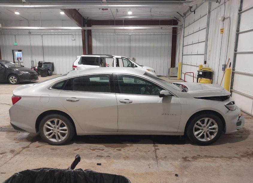 Photo 13 of 2018 Chevrolet Malibu LT (VIN 1G1ZD5STXJF129838)