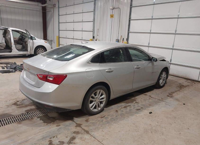 Photo 4 of 2018 Chevrolet Malibu LT (VIN 1G1ZD5STXJF129838)