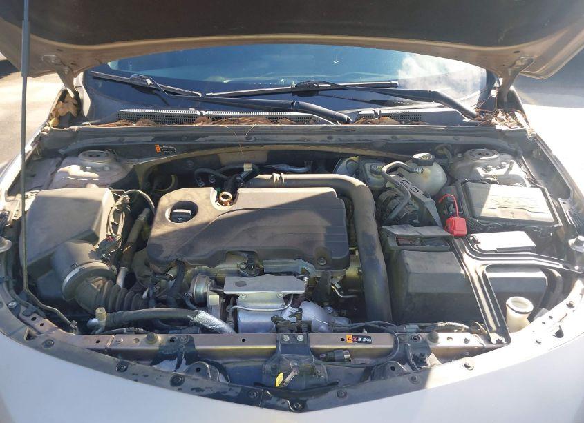 Photo 10 of 2018 Chevrolet Malibu LT (VIN 1G1ZD5STXJF132335)