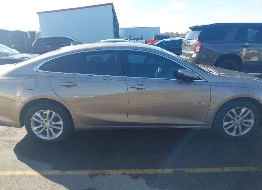 Photo 13 of 2018 Chevrolet Malibu LT (VIN 1G1ZD5STXJF132335)